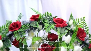 Корзина из искусственных цветов на кладбище, букет ро?