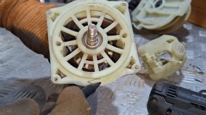 Газонокосилка Makita ELM3320 туго крутится нож - ремонт.