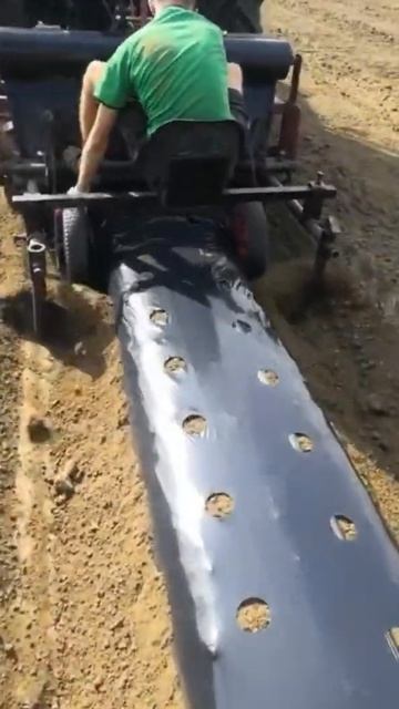 Укладка мульчирующей пленки смотреть онлайн