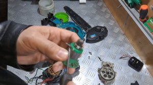 Аккумуляторная мини пила Grand АПЦ-20V  уходит в защиту - р?