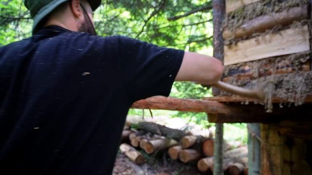 УШЕЛ В ЛЕС и СТРОЮ ДОМ МЕЧТЫ в ГЛУХОМ ЛЕСУ СВОИМИ РУКАМ смотреть онлайн