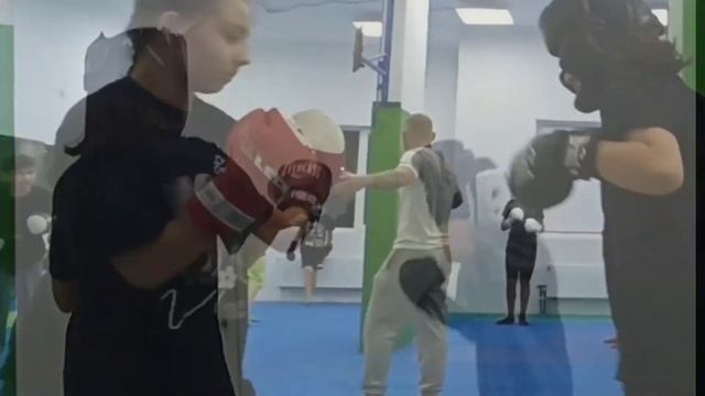 Бокс.Руки работают, видят глаза! Порхай как бабочка, жа смотреть онлайн