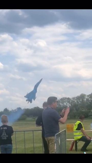 Испытание самолета в городе