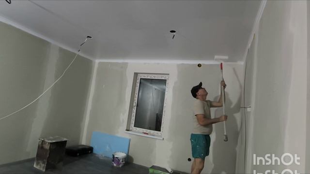 Лёша с Тёмой постелили ламинат/Сергей подключил свет/Лёша закатал потолок/Ремонт дома смотреть онлайн