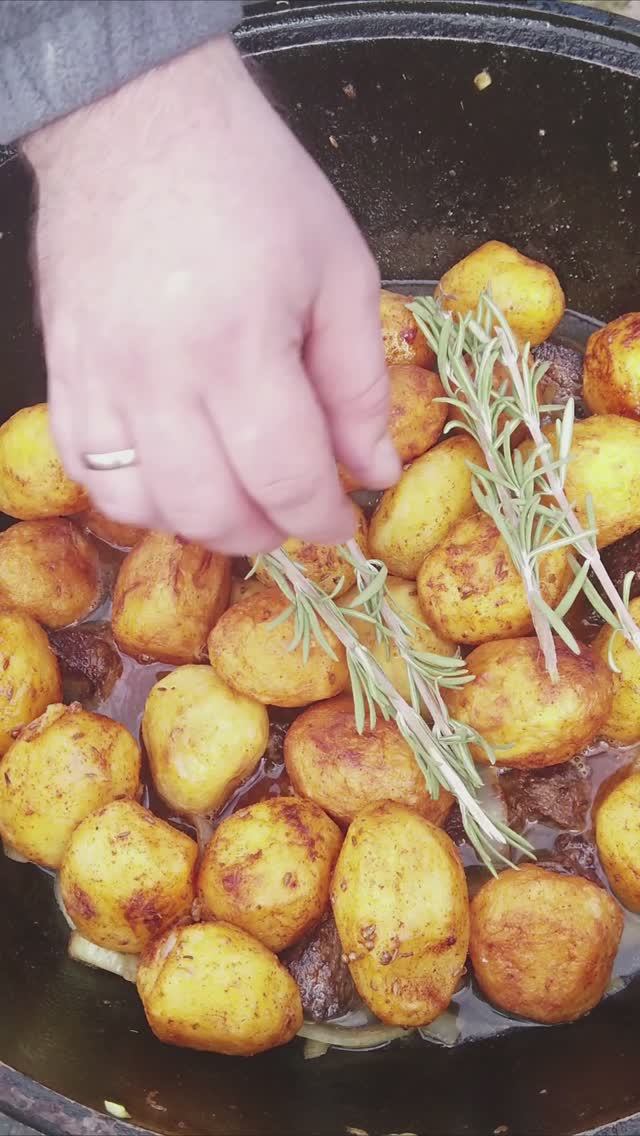 Казан-кебаб из говядины в казане.