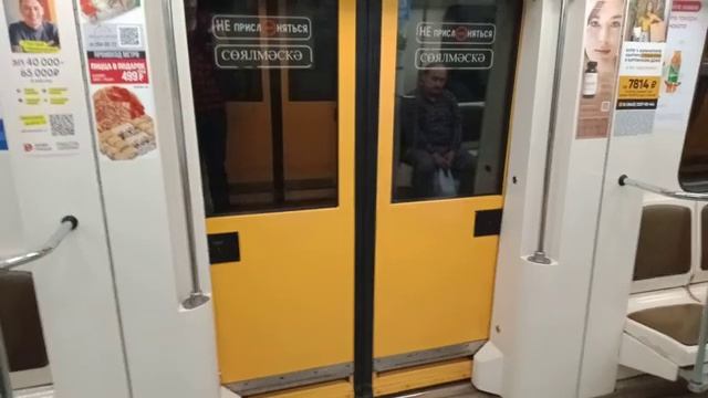 Казанское метро. Первый утренний поезд до "Дубравной" смотреть онлайн