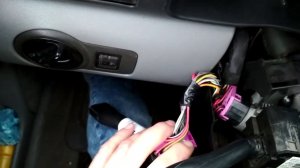 без причины щелкает реле поворотов?