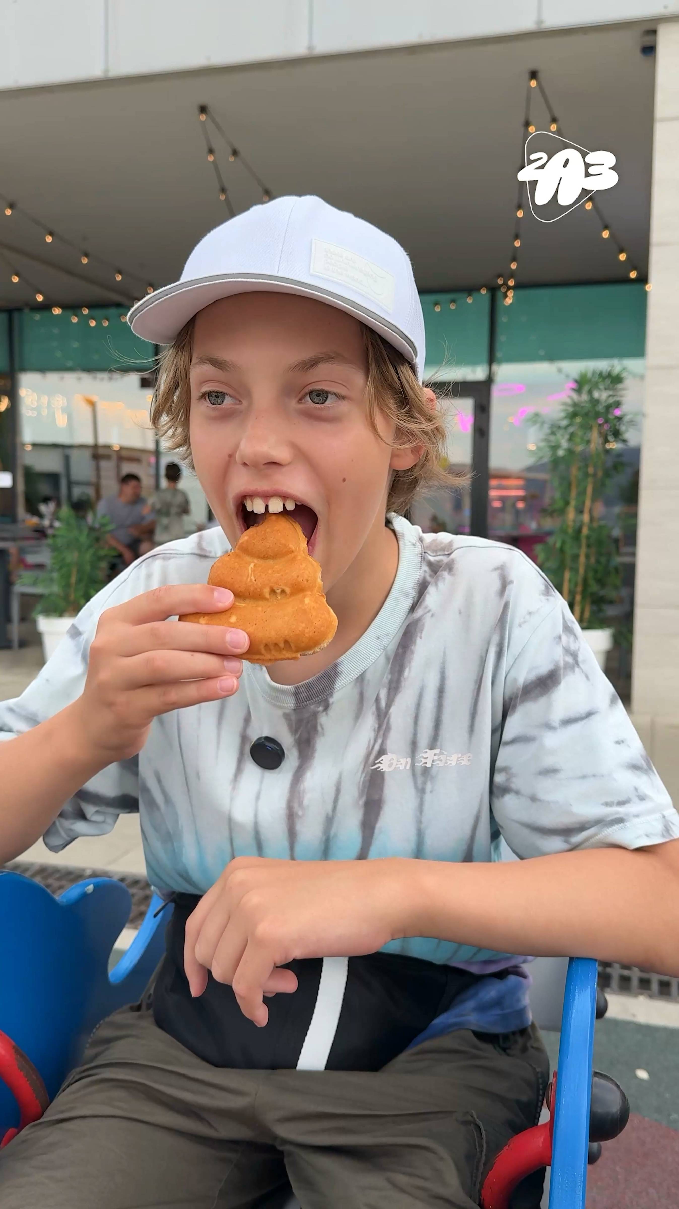 Съел 💩 ради ЛАЙКОВ! ШОК смотреть онлайн