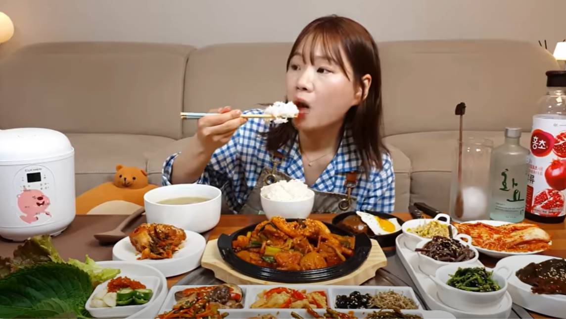 🔥🍲 Мукбанг и Mukbang: Корейская домашняя еда, приготовленная мамой 🥰 (18 блюд) стейк-гамбургер 🧆