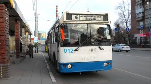 Троллейбус Екатеринбурга ЗиУ-682Г-016.02 борт. №012 маршрут 6 на остановке "Трансагенство"