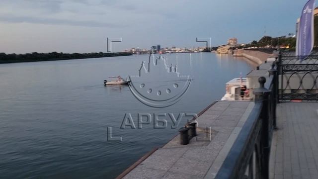 Пловец на Волге