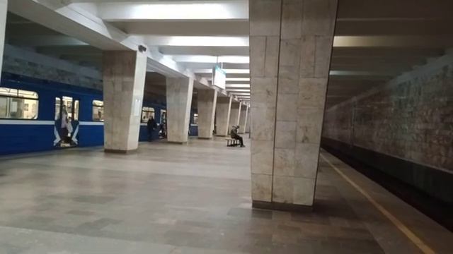 Нижегородское метро. Охота на поезда и перегонки. Станции "Двигатель Революции" и "Чкаловская" смотреть онлайн