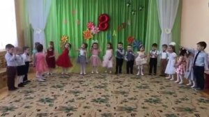 8 марта у Сабины, поют песню.