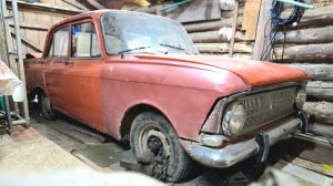 МОСКВИЧ С СЮРПРИЗОМ ИЗ ДЕРЕВЯННОГО САРАЯ.