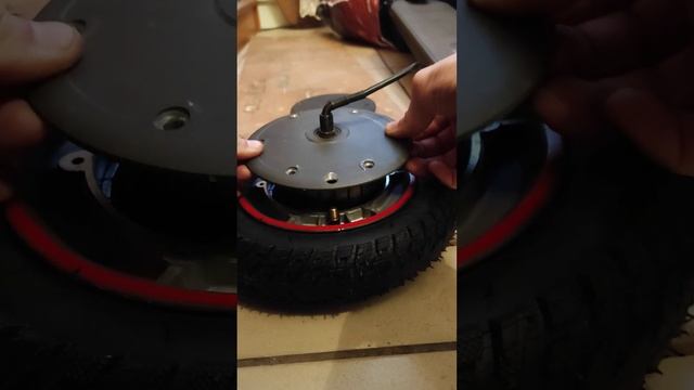 AOVO M365pro. (близнец Mi365 Pro)  Замена литой резины на пневмо бескамерную 10'