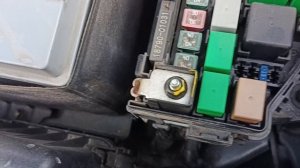 KiA RiO 3  2015 года ПРЕДОХРАНИТЕЛИ ПОД КАПОТОМ