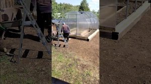 Установка форточки в теплице