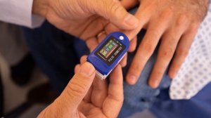 Жидкость в коленном суставе: Что делать если образова?