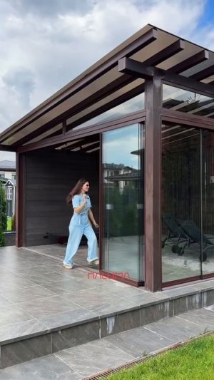 Безрамное остекление беседки сдвижной системой Слайд бренда Ралюма