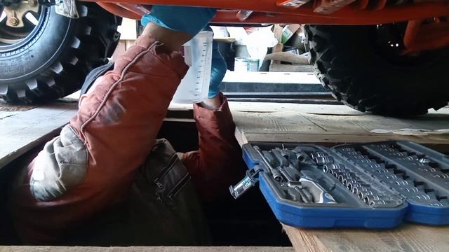 Забираем и ставим резину Kenda. Замена масла в редукторе Kayo Au200.