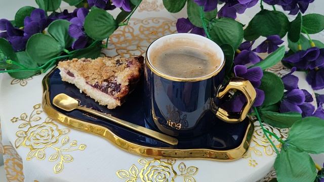 Перекус в сине-золотых тонах ✨