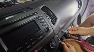 Как снять штатную магнитолу Киа Спортейдж 3 2010 2011 2012 2013 2014 2015 2016 года своими руками.