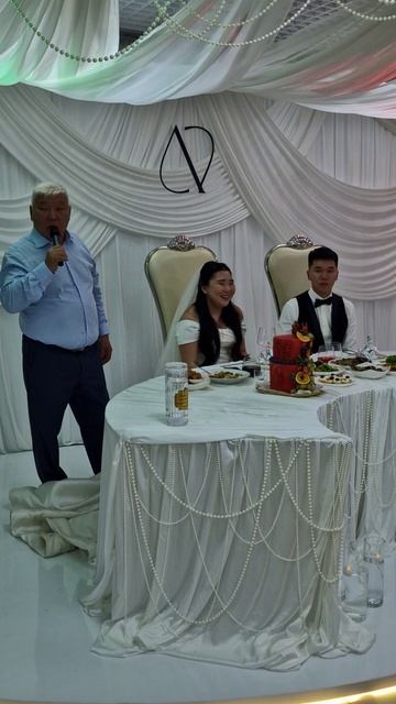 Григорий Федоров поет песню о реке Оленек на свадьбе Вики и Айтала 16.08.2025 г. смотреть онлайн