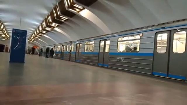 Нижегородское метро. В погоне за перегонками. Станции "Заречная" и "Ленинская" смотреть онлайн