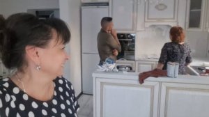 Монтаж фартука на новой кухне. Провожаю мужа в неожиданную командировку. Жизнь семьи в деревне.