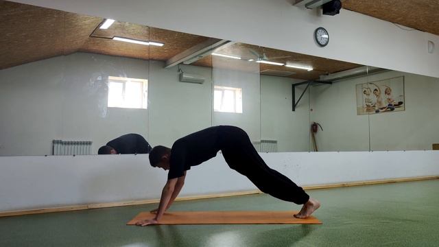 Тренировка по йоге для начинающих. Комплекс на всё тело. Красивая осанка и здоровая спина. FYSM