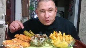 мукбанг/обжорыч/картошка жареная/опята маринованные, горячие бутерброды, огурец соленый/