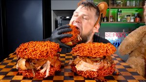 ОСТРЫЙ БУРГЕР ИЗ ЛАПШИ С ТОМЛЕНЫМ МЯСОМ, ASMR MUKBANG, АСМР МУКБАНГ, 먹방, 大食い, たべる, 谢尔盖