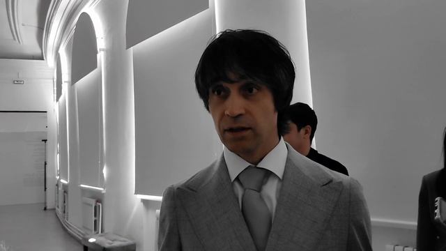 Вход в первый зал и оформление выставки