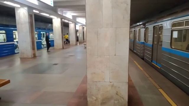 Нижегородское метро. Поезд следует в депо. Станция "Пролетарская" смотреть онлайн