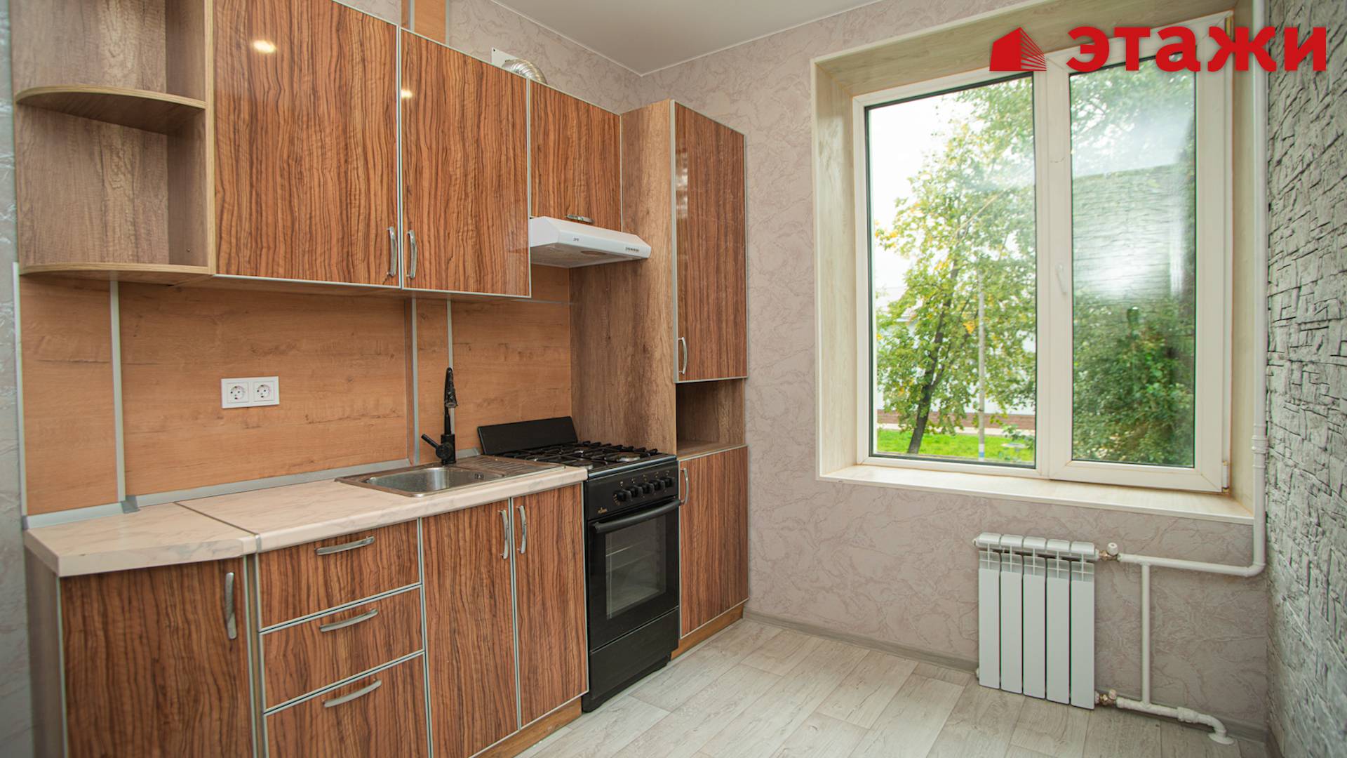 Ленинградская улица, 8 смотреть онлайн