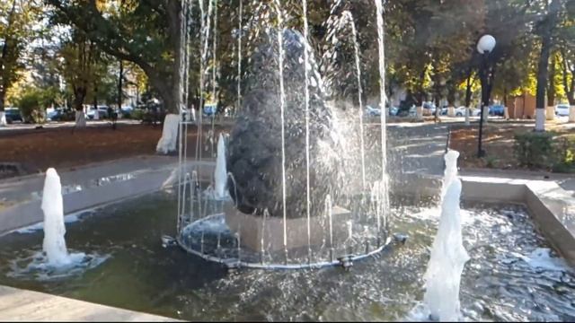 Фонтан города Шахты на площади имени Ленина осенью 2015 смотреть онлайн