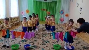 вешают вещи на день матери 2020 года