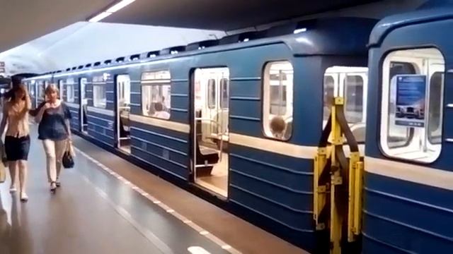 Петербургское метро. "Номерной" на станции "Волковская" смотреть онлайн
