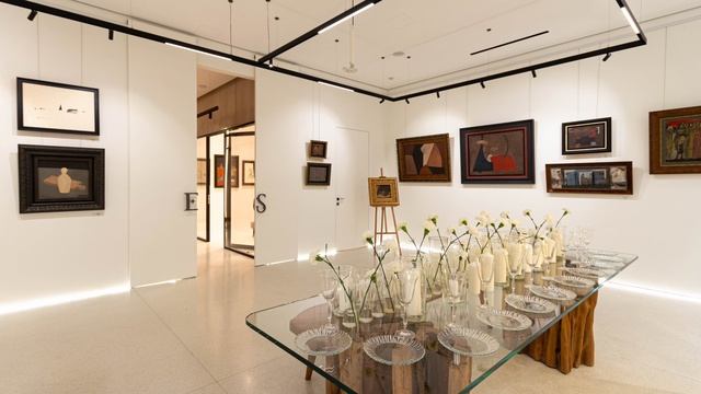 ES Gallery смотреть онлайн