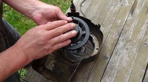 Шнур стартера не возвращается.Бензиновая газонокосил