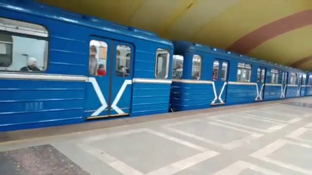 Нижегородское метро. "Номерной" 2-2-2 (ЛВЗ им. Егорова) на "Канавинской" смотреть онлайн