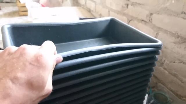 Кормушки для пчел на 5 литров за 12 гривен.