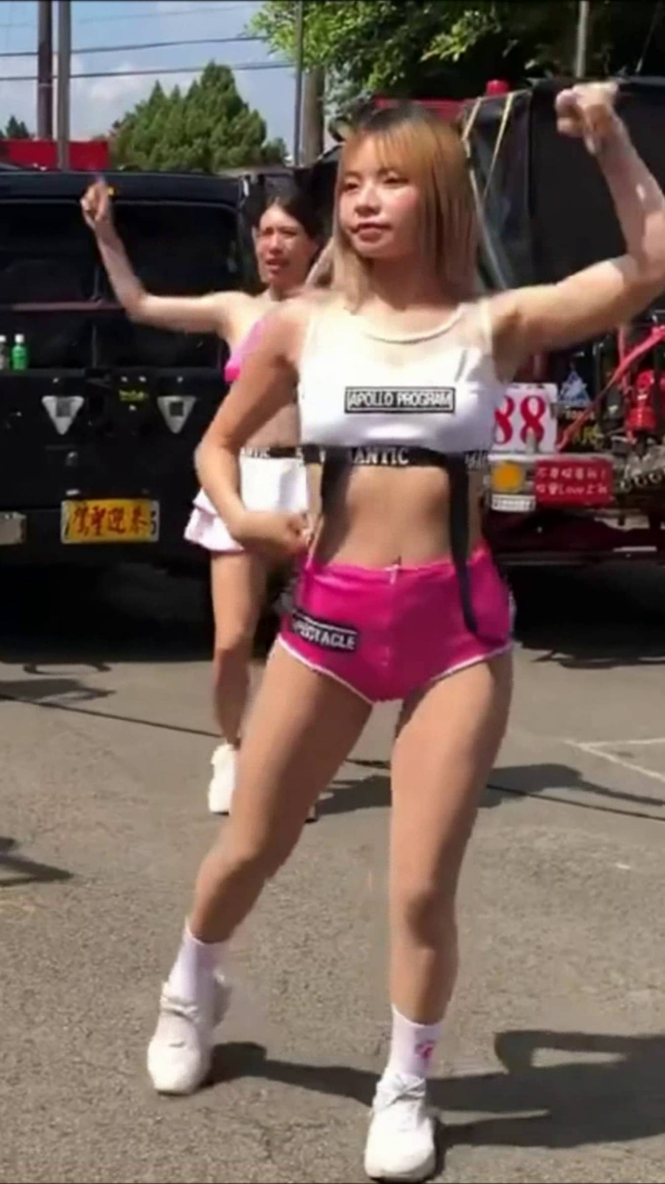 Dance Of Chinese Girls #shorts Sanyuan Palace. Momoland BBoom BBoom смотреть онлайн