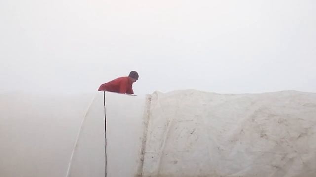 Накидка бандажа на порваную теплицу