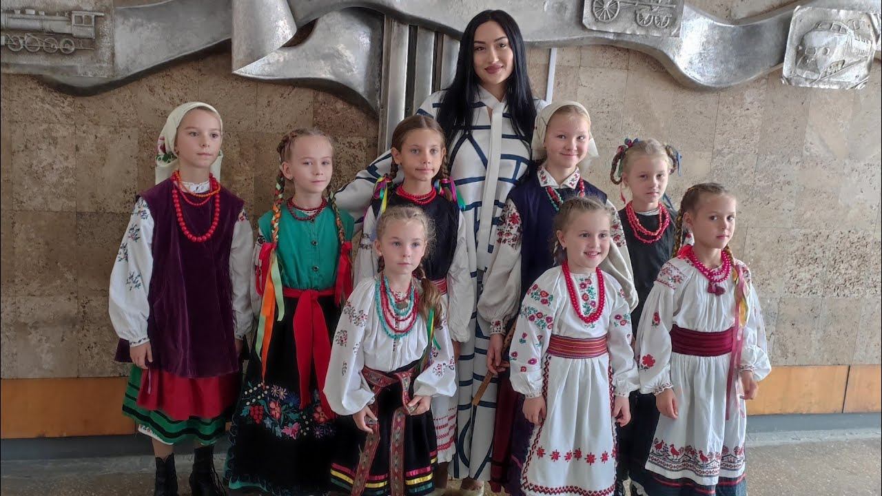Фольклорный ансамбль РАдоница младшая группа.Игровой фольклор "А на нашей нивке сегодня обжинки" смотреть онлайн