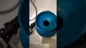 Новый опрыскиватель не держит давление.