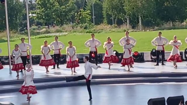 Выступление Театра Танца"Гжель" в парке "Зарядье" смотреть онлайн