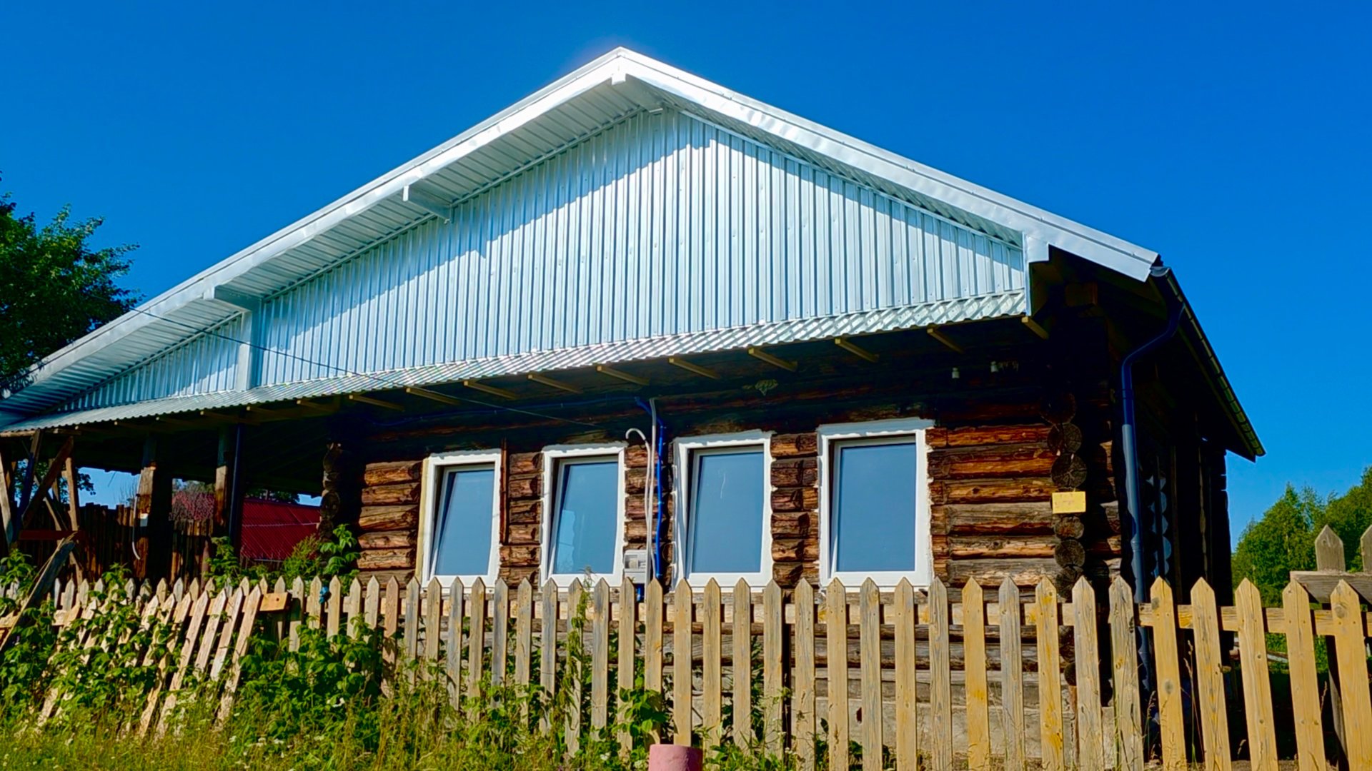 Дом в уральской глубинке | Капитальный ремонт старого дома в деревне | Вставляем подоконники смотреть онлайн