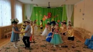 на 8 марта Азаленька танцует