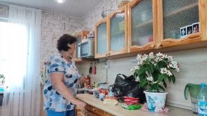 Ждём гостей. Купили продукты. Готовлю ужин.